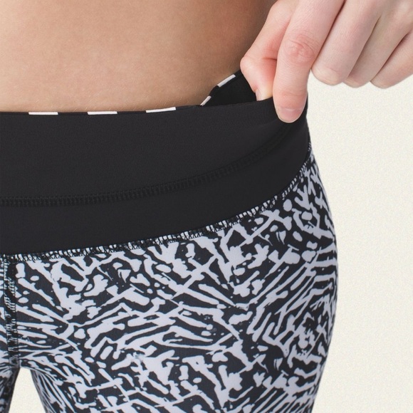 Lululemon Run: Inspire Crop II *All Full-On Luxtreme - Picture 5 of 10